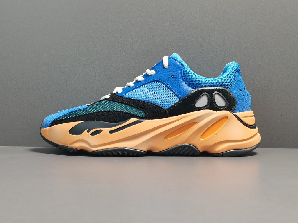 YEEZY BOOST 700＂Bright  Blue＂