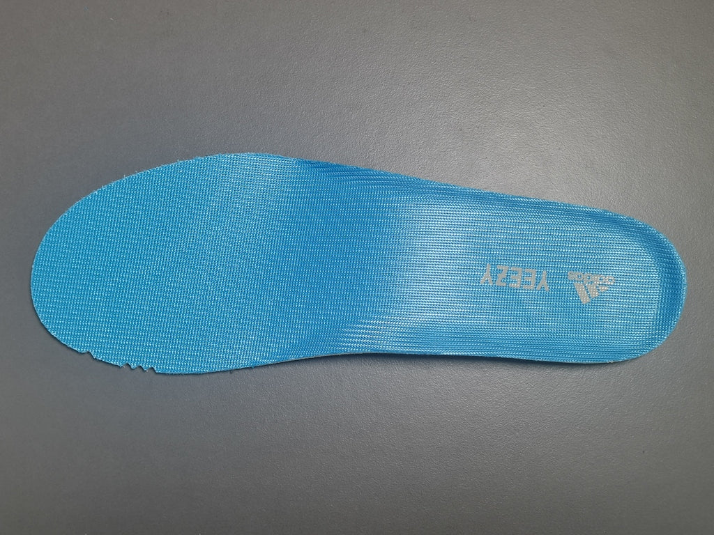 YEEZY BOOST 700＂Bright  Blue＂