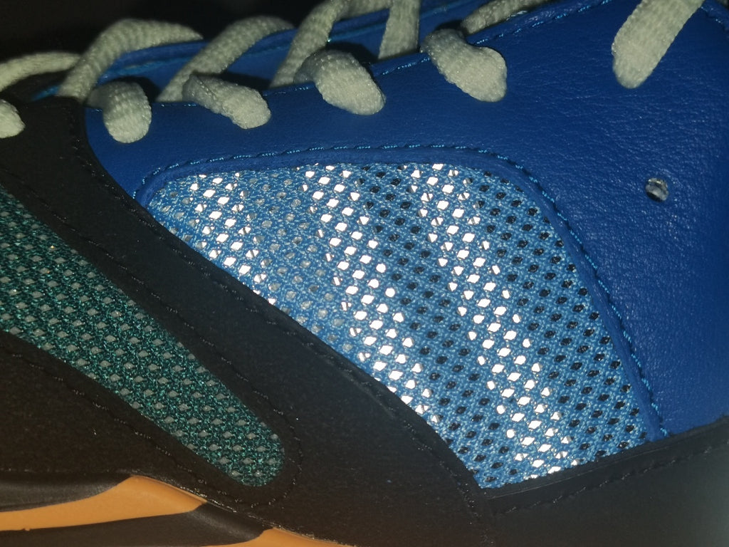YEEZY BOOST 700＂Bright  Blue＂