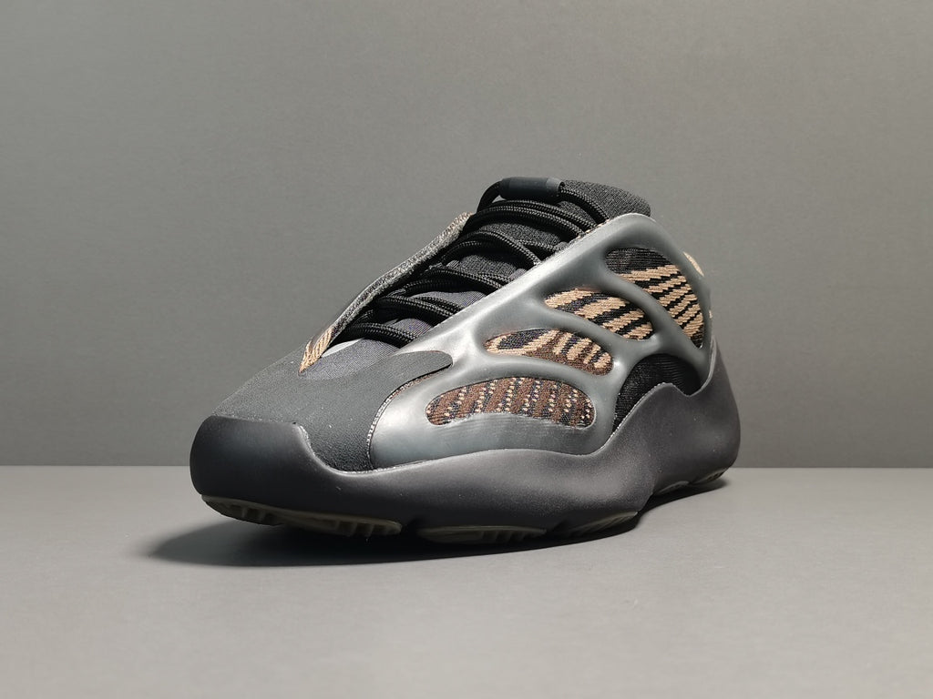 YEEZY 700 V3 “Clay Brown”