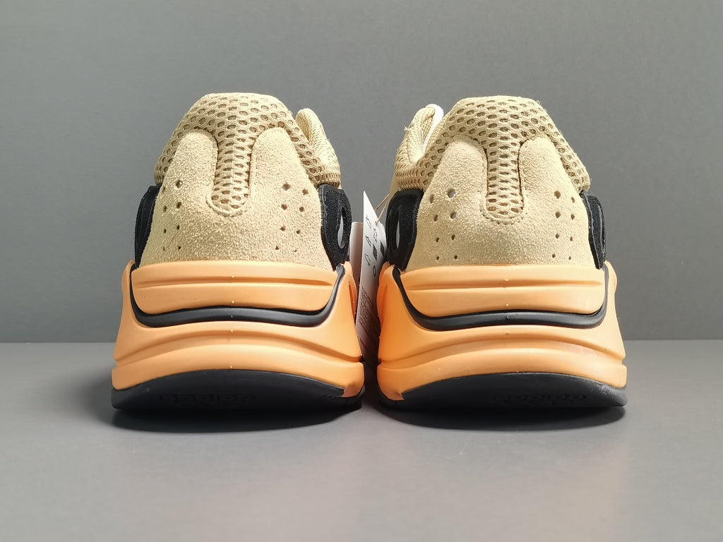 YEEZY BOOST 700＂Enflame Amber＂