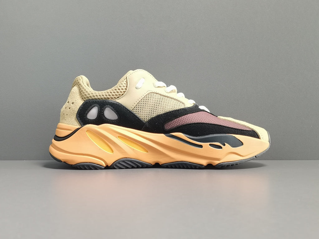 YEEZY BOOST 700＂Enflame Amber＂