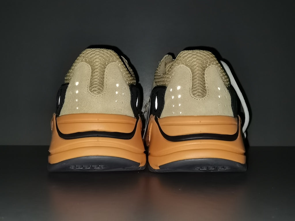 YEEZY BOOST 700＂Enflame Amber＂