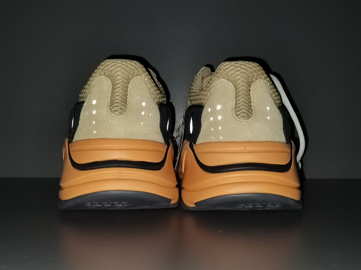 YEEZY BOOST 700＂Enflame Amber＂