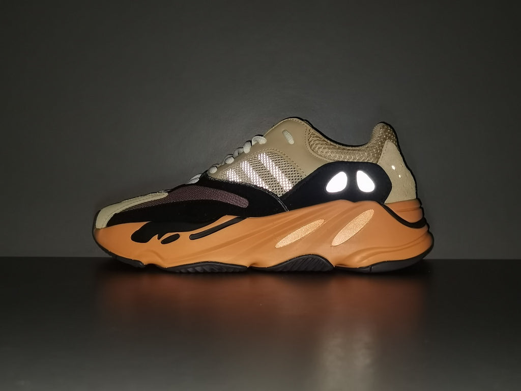 YEEZY BOOST 700＂Enflame Amber＂