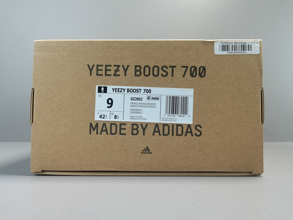 YEEZY BOOST 700＂Faded Azure＂