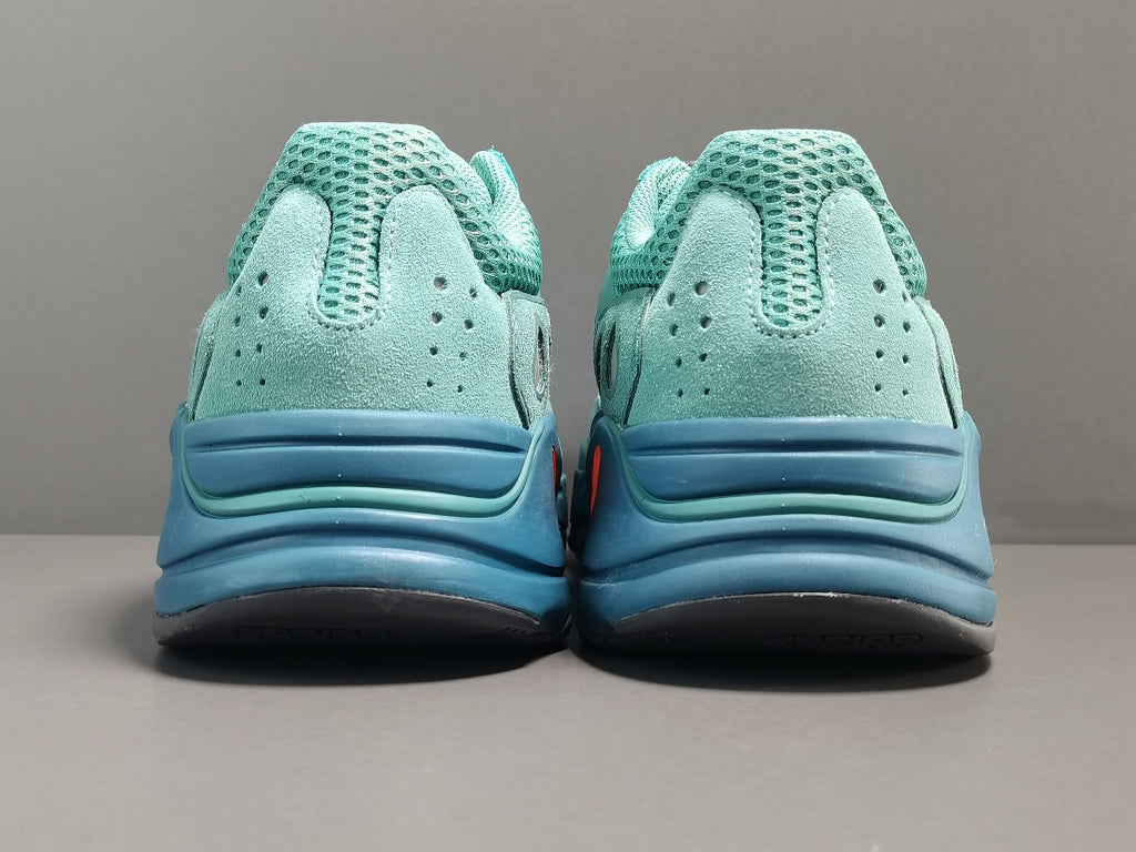 YEEZY BOOST 700＂Faded Azure＂