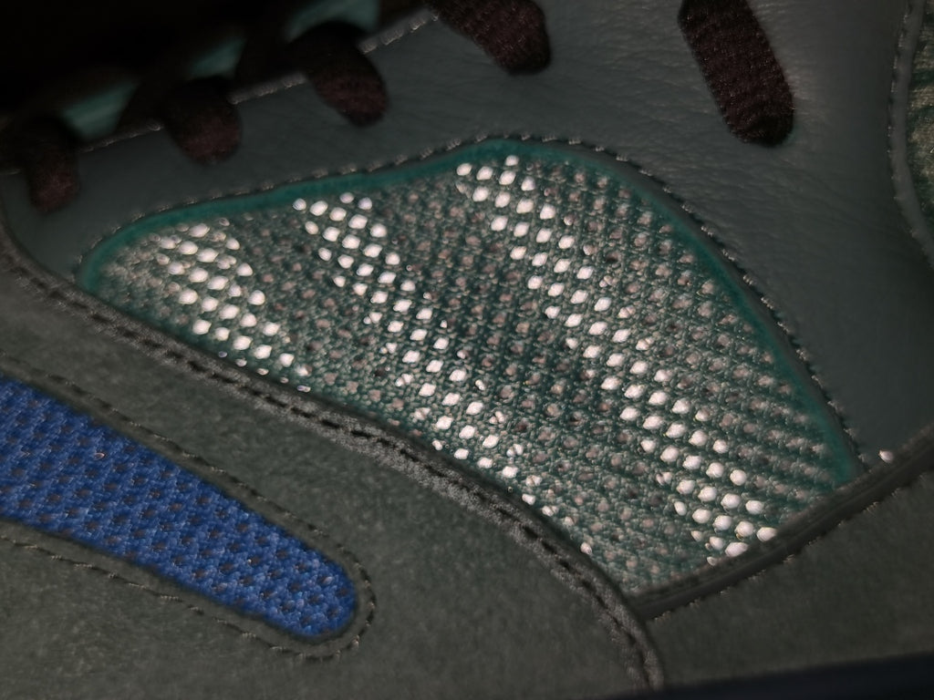 YEEZY BOOST 700＂Faded Azure＂