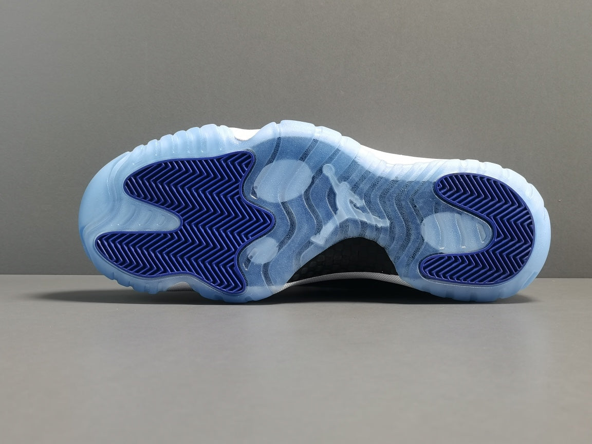 Air Jordan 11 Concord