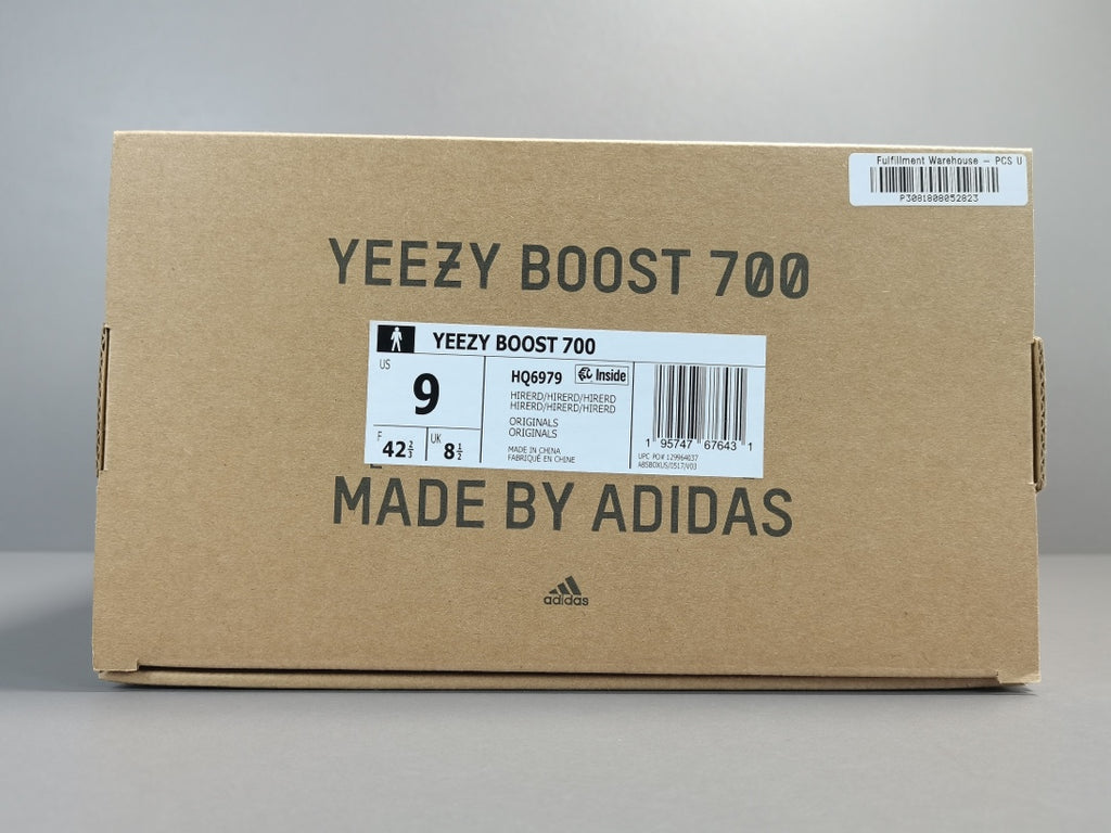 YEEZY BOOST 700＂Hi-Res Red ＂