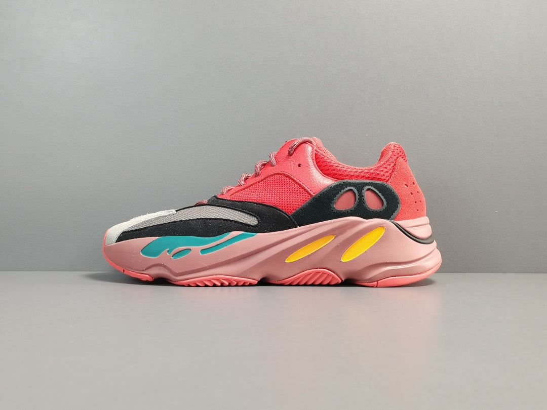 YEEZY BOOST 700＂Hi-Res Red ＂