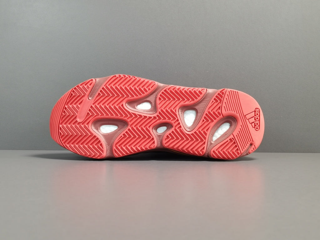 YEEZY BOOST 700＂Hi-Res Red ＂