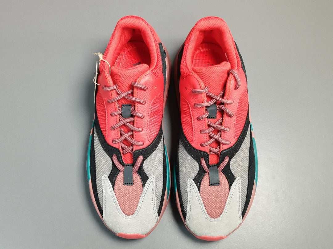 YEEZY BOOST 700＂Hi-Res Red ＂