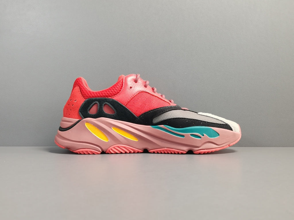 YEEZY BOOST 700＂Hi-Res Red ＂