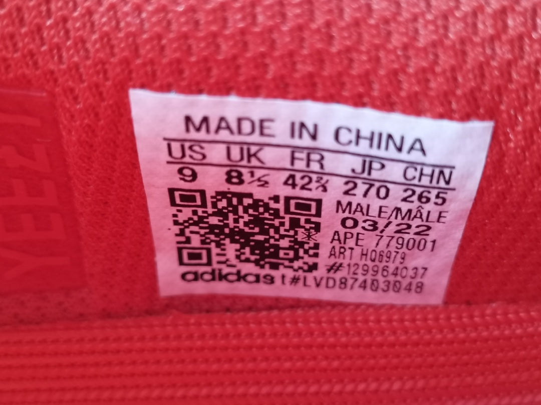 YEEZY BOOST 700＂Hi-Res Red ＂