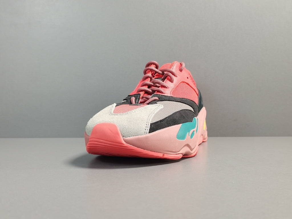 YEEZY BOOST 700＂Hi-Res Red ＂