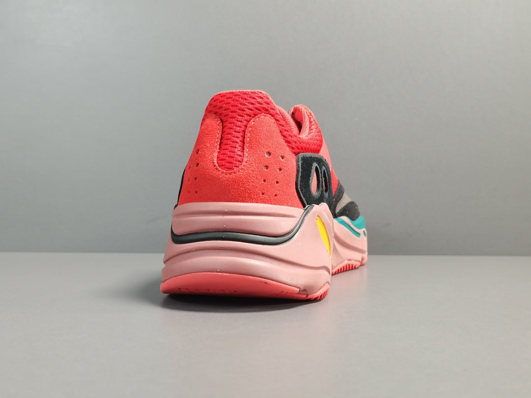 YEEZY BOOST 700＂Hi-Res Red ＂