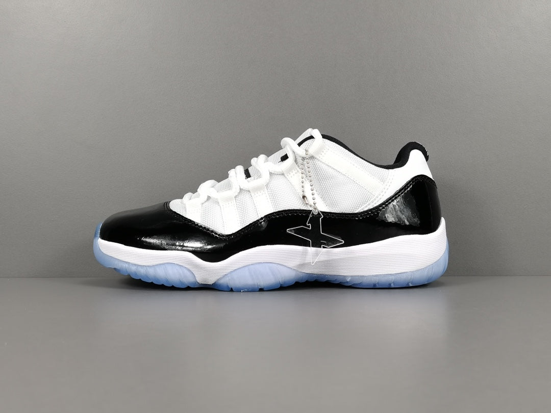 Air Jordan 11 Retro Low Concord