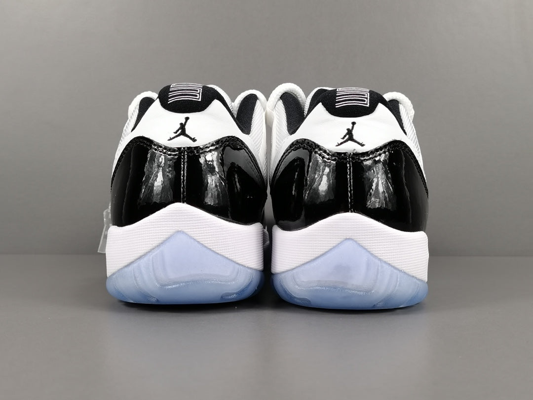 Air Jordan 11 Retro Low Concord