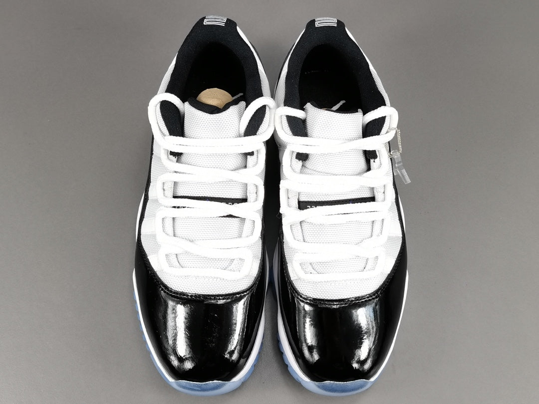 Air Jordan 11 Retro Low Concord