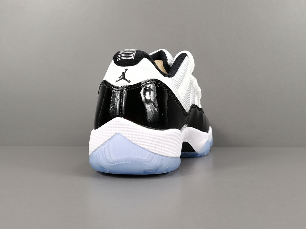 Air Jordan 11 Retro Low Concord