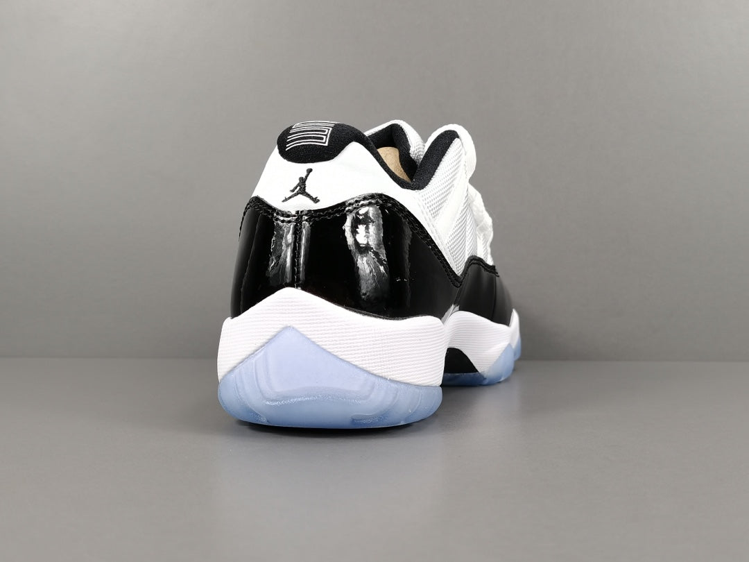 Air Jordan 11 Retro Low Concord
