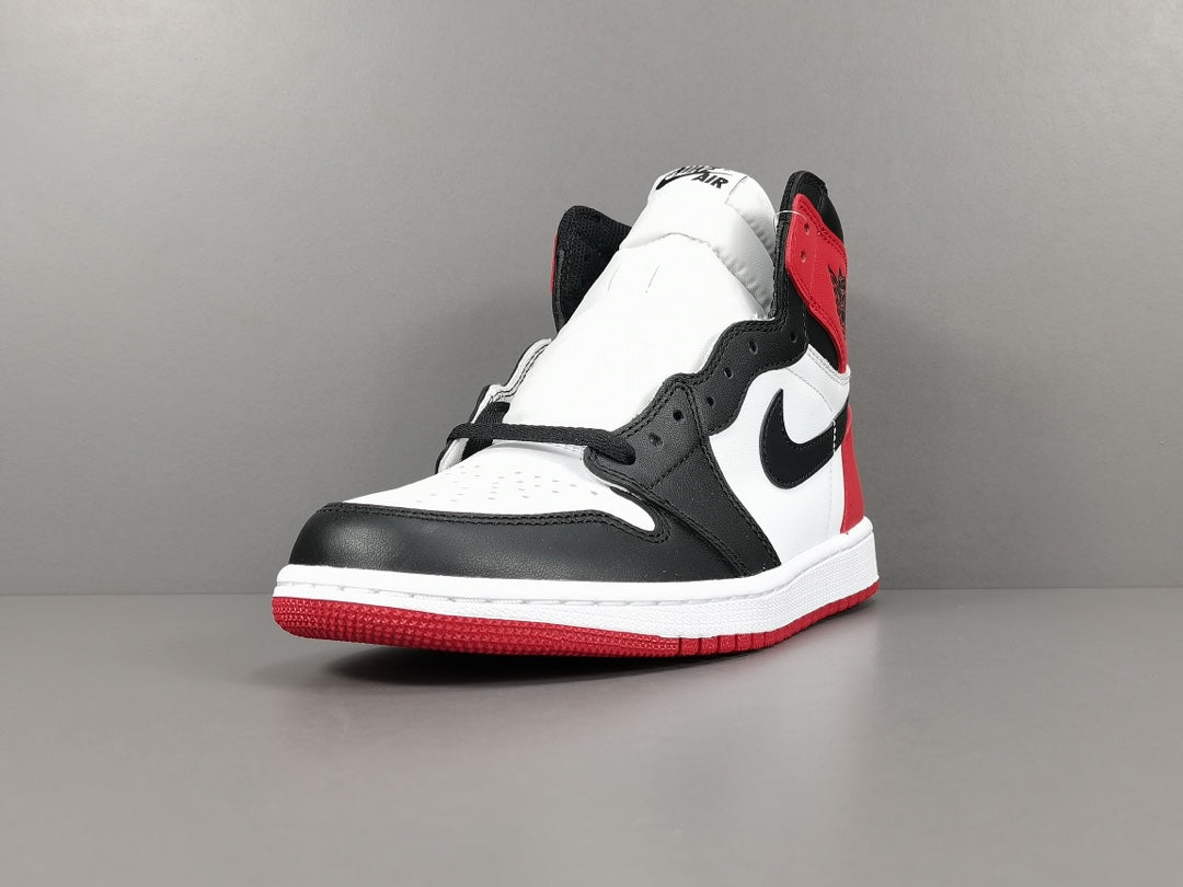 Air Jordan 1  Retro Black Toe （2016）