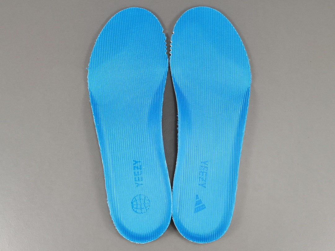 adidas originals YEEZY BOOST 700＂Hi-Res Blue ＂