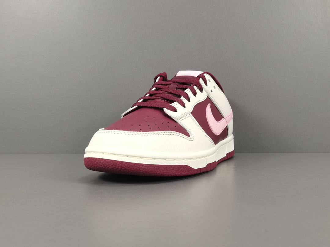 NIKE DUNK LOW ＂Valentine‘s Day＂