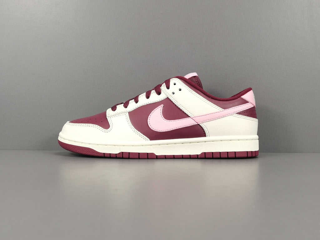 NIKE DUNK LOW ＂Valentine‘s Day＂