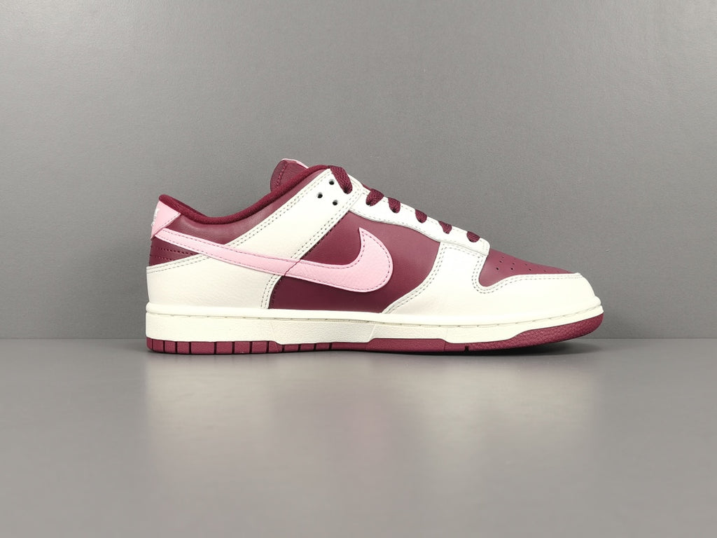 NIKE DUNK LOW ＂Valentine‘s Day＂