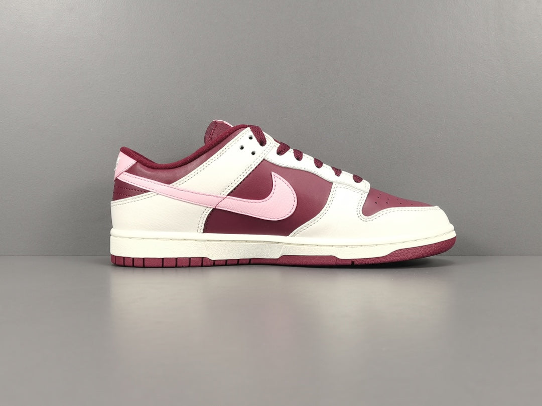 NIKE DUNK LOW ＂Valentine‘s Day＂