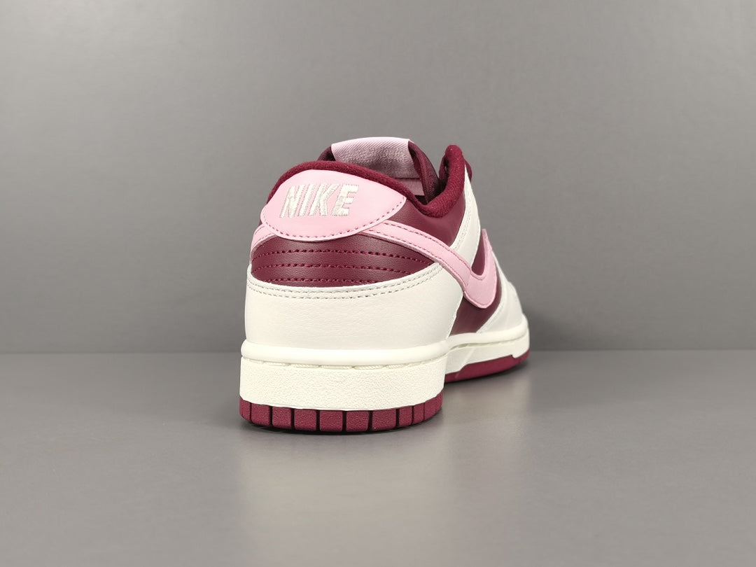 NIKE DUNK LOW ＂Valentine‘s Day＂