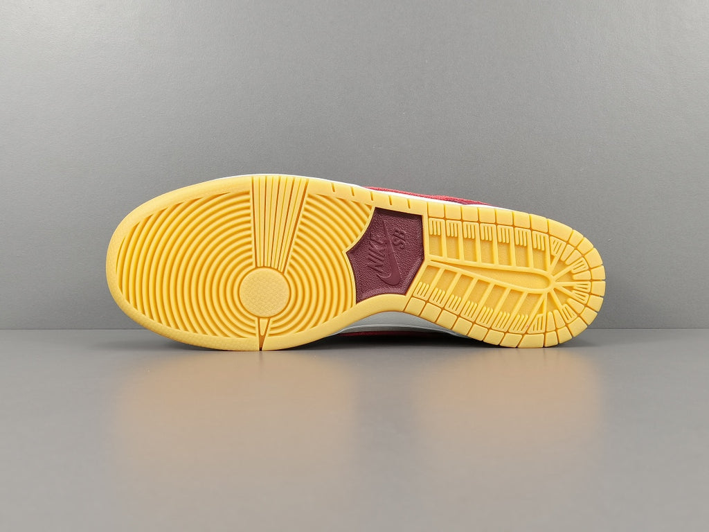 Skate Like a Girl x NIKE  SB DUNK LOW QS
