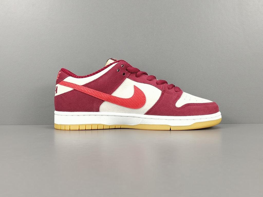 Skate Like a Girl x NIKE  SB DUNK LOW QS