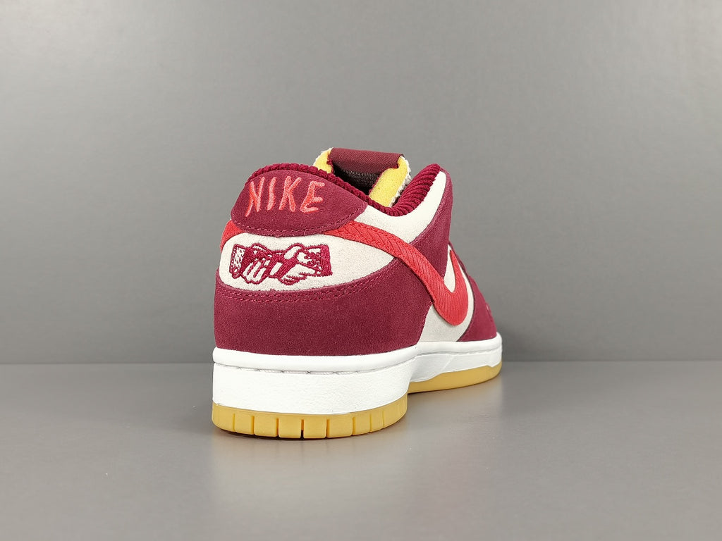 Skate Like a Girl x NIKE  SB DUNK LOW QS