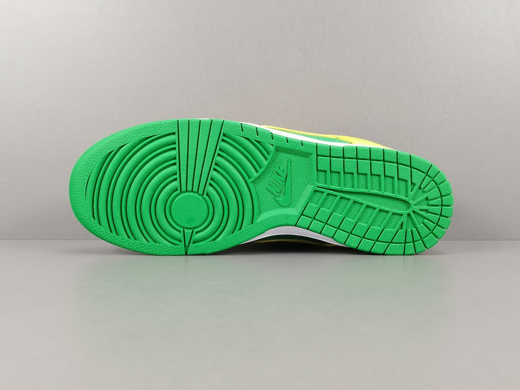 NIKE DUNK LOW Retro BTTYS