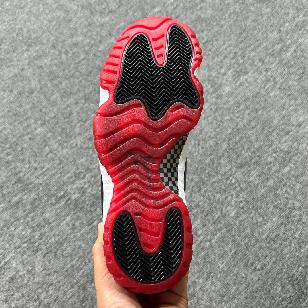 Jordan 11 Retro Low Concord Bred