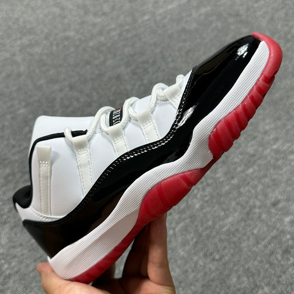 Jordan 11 Retro Low Concord Bred