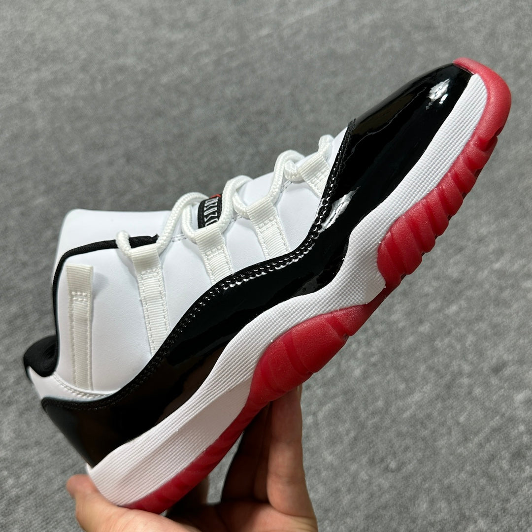 Jordan 11 Retro Low Concord Bred