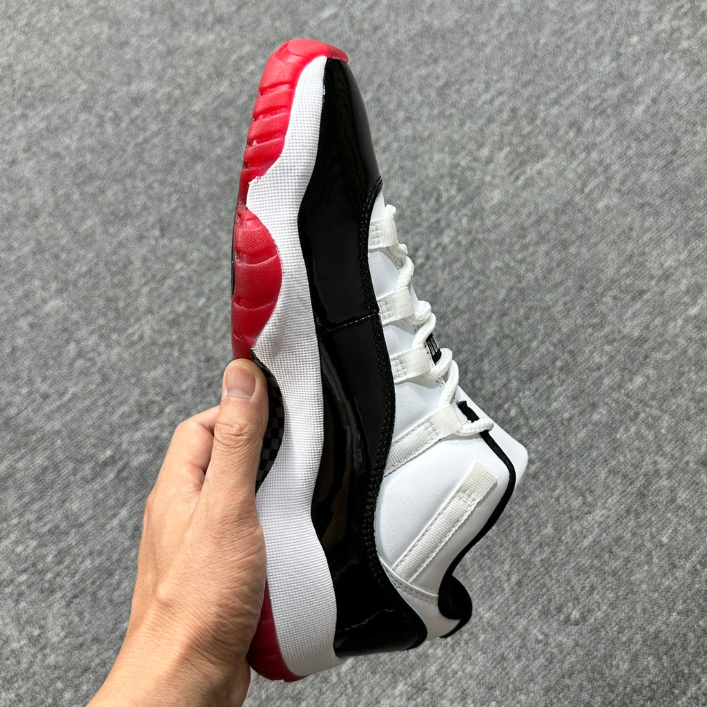 Jordan 11 Retro Low Concord Bred