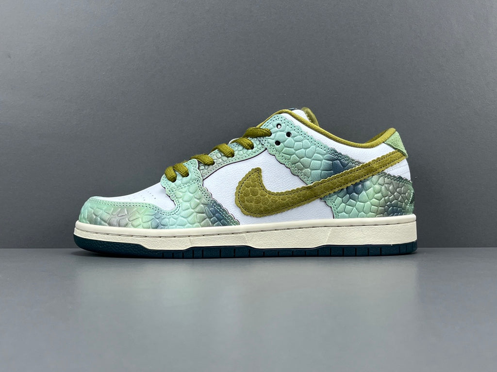Alexis Sablone x Nike Dunk SB Low