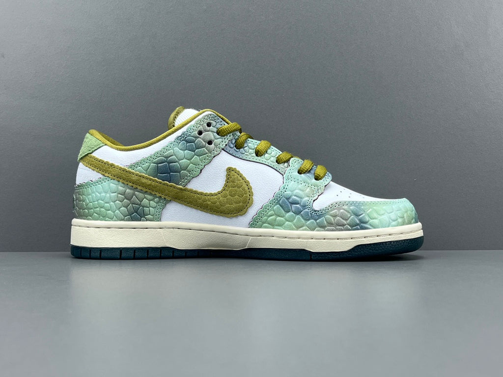 Alexis Sablone x Nike Dunk SB Low