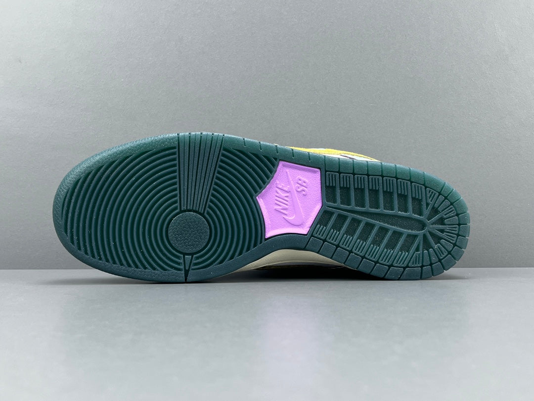 Alexis Sablone x Nike Dunk SB Low