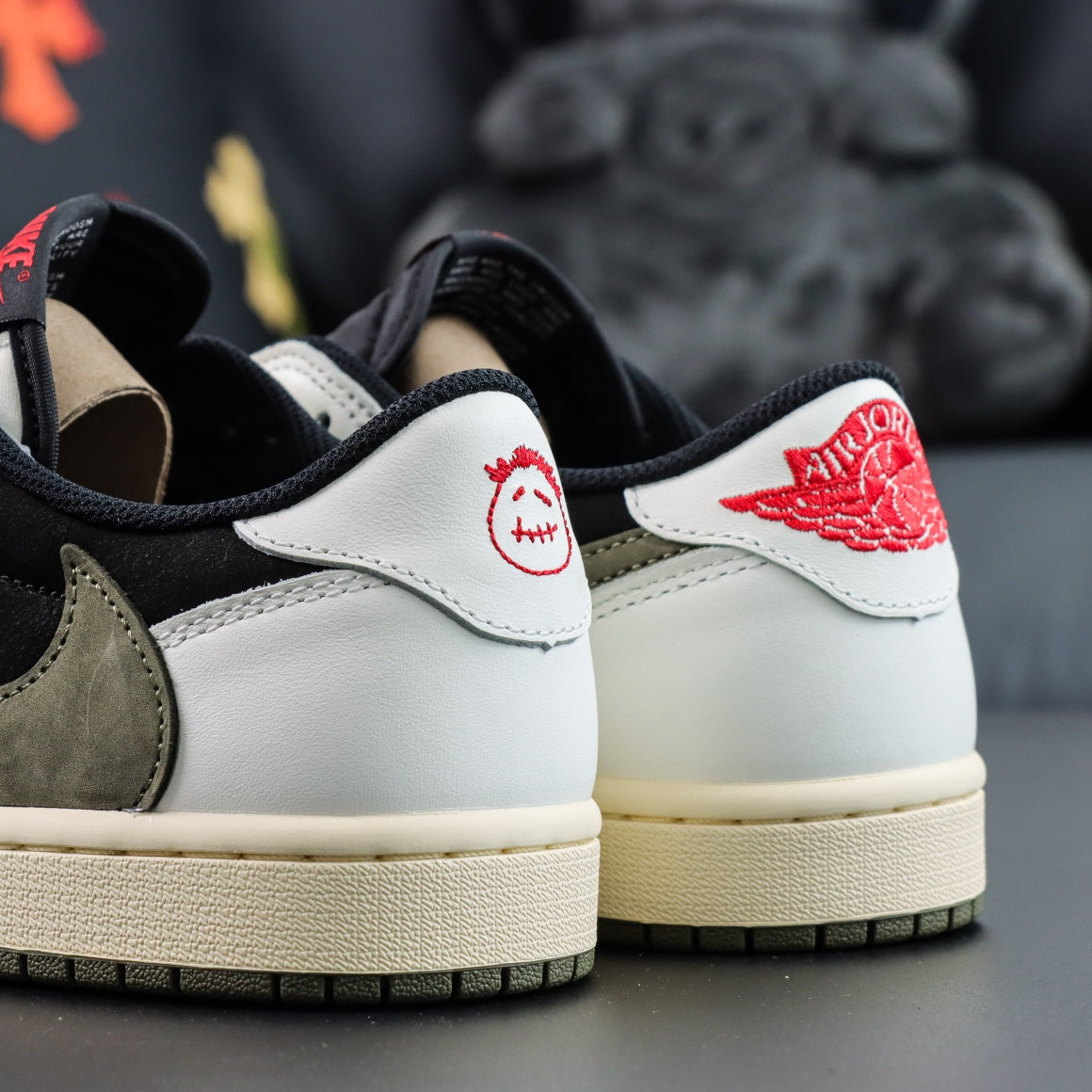 Travis Scott x Air Jordan 1 Low "Medium Olive"