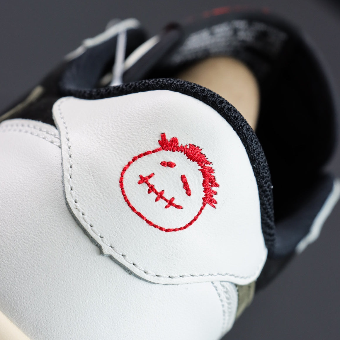 Travis Scott x Air Jordan 1 Low "Medium Olive"