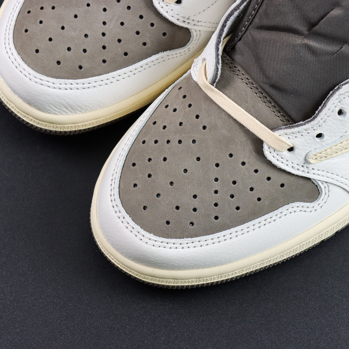 Travis Scott x Air Jordan 1 Low OG SP "Sail and Ridgerock"