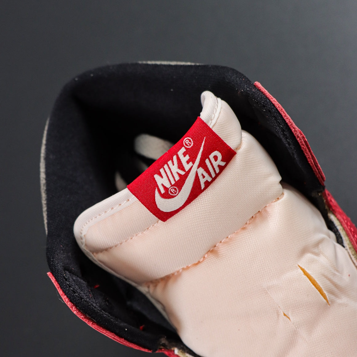 Air Jordan 1 Retro High OG "Lost & Found"