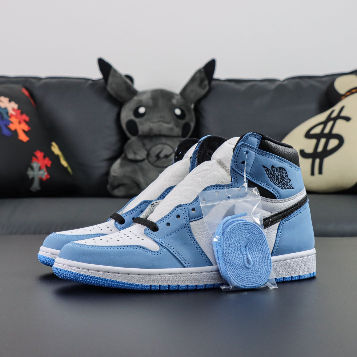 Air Jordan 1 Retro High "University Blue"