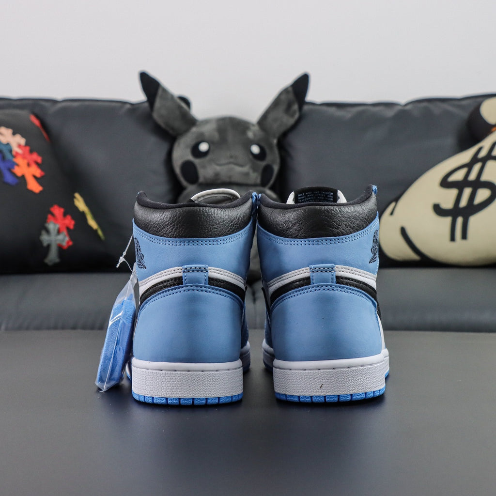 Air Jordan 1 Retro High "University Blue"